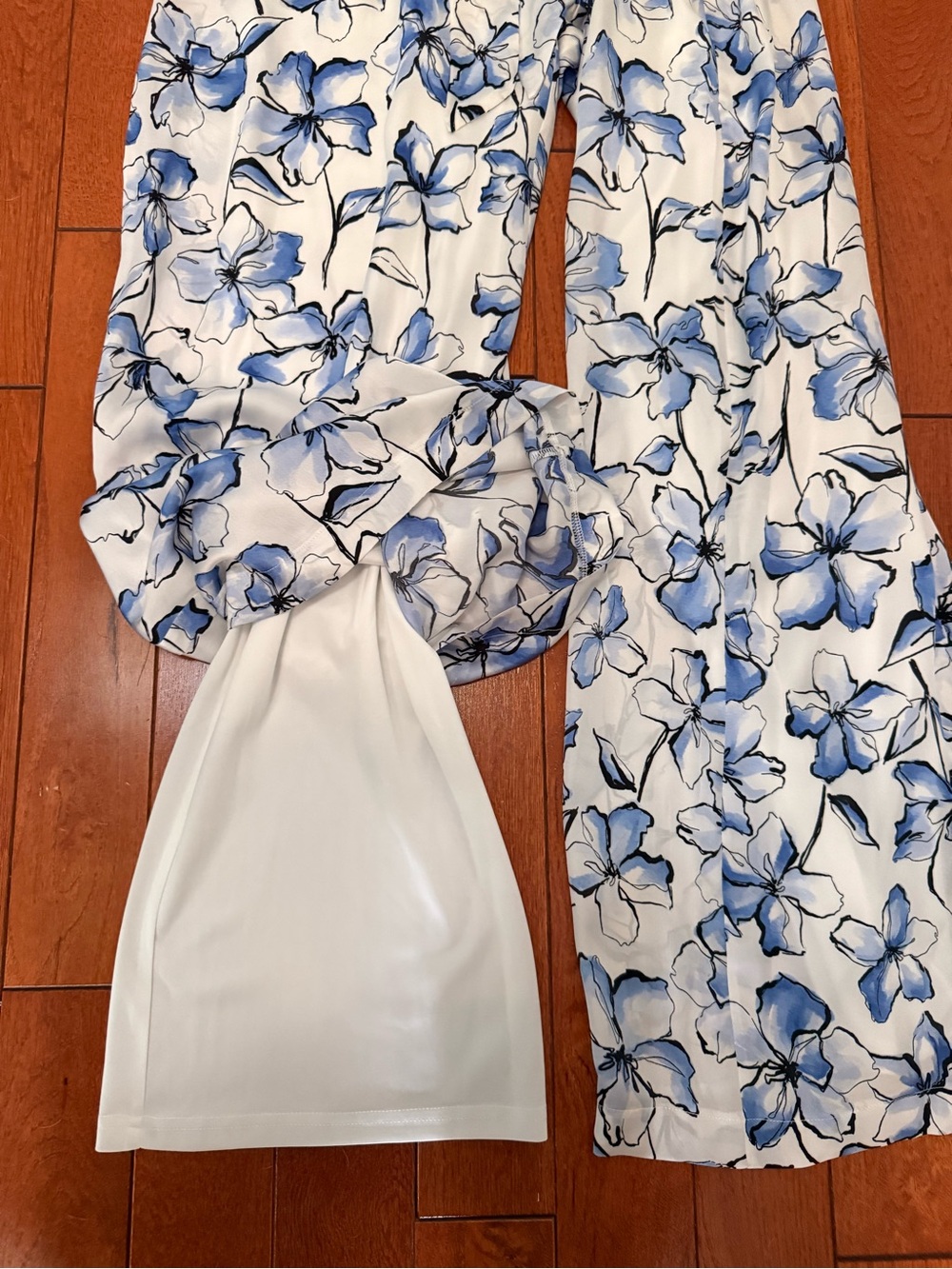 Lulus Floral V-Neck Wide-Leg Jumpsuit in Cream and Blue- fully lined, size small - Picture 11 of 14